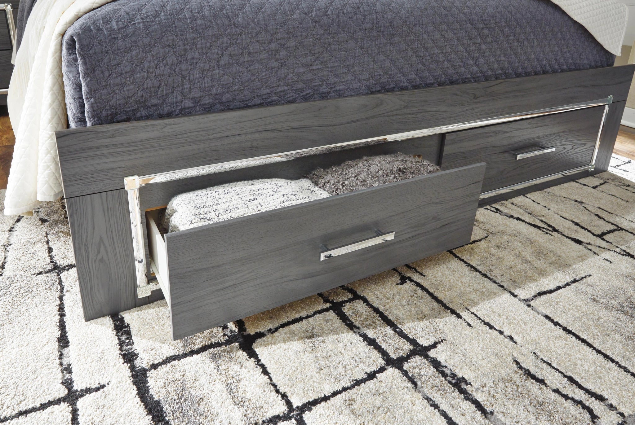 Lodanna Bedroom Set