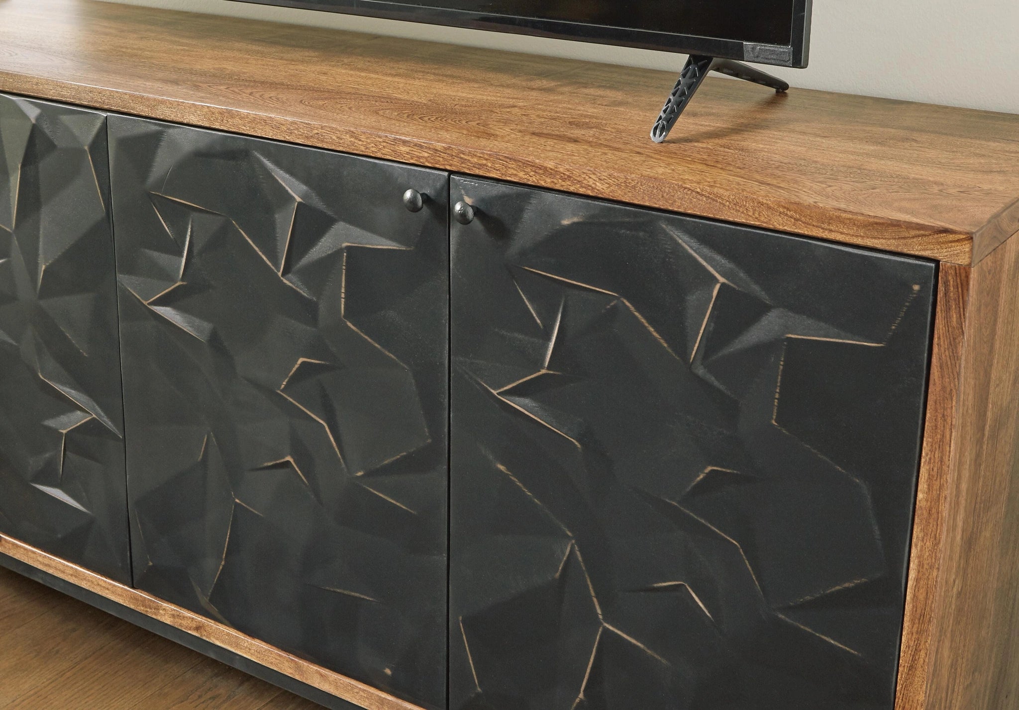 Dorannby Accent Cabinet