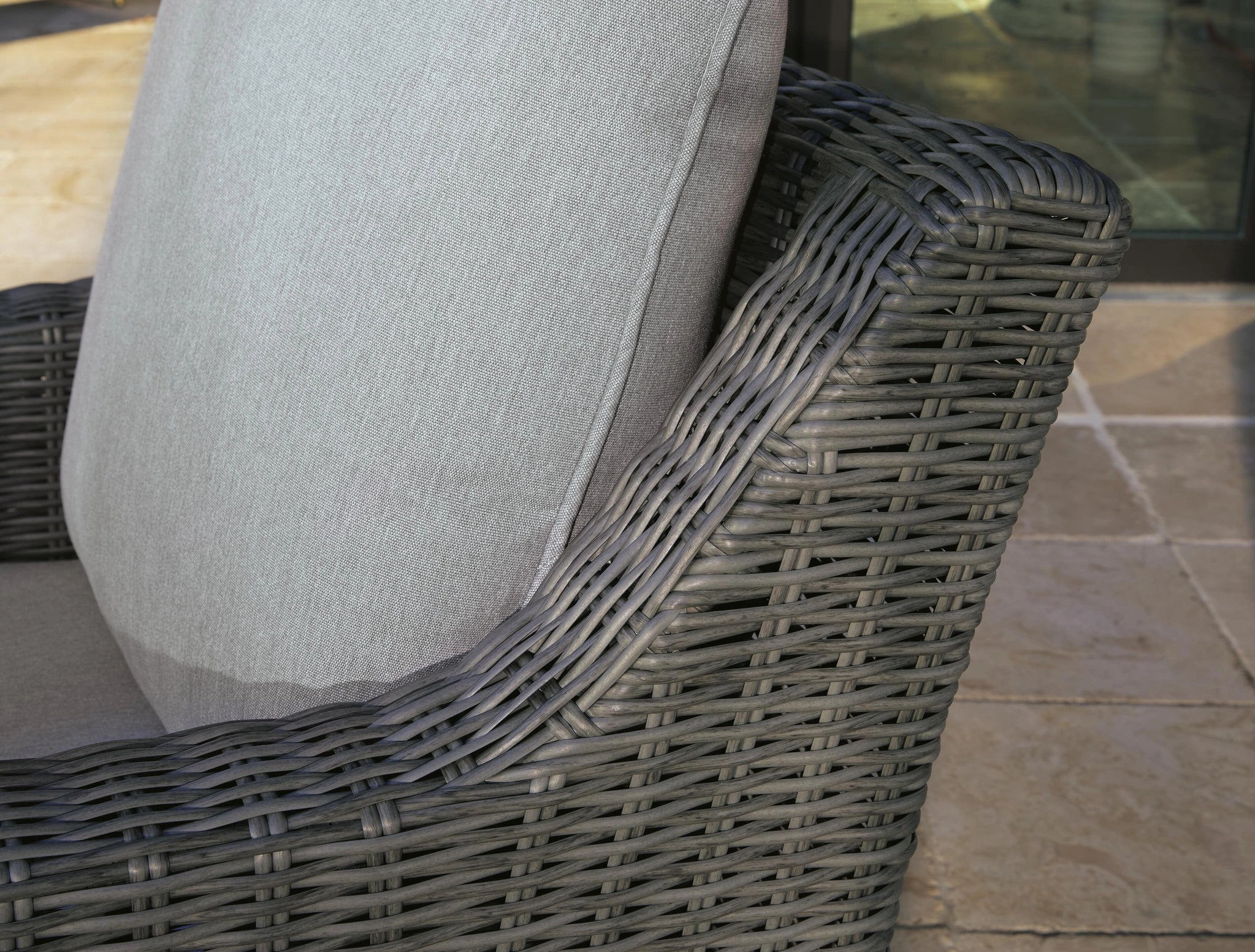 Elite Park Outdoor Swivel Lounge with Cushion