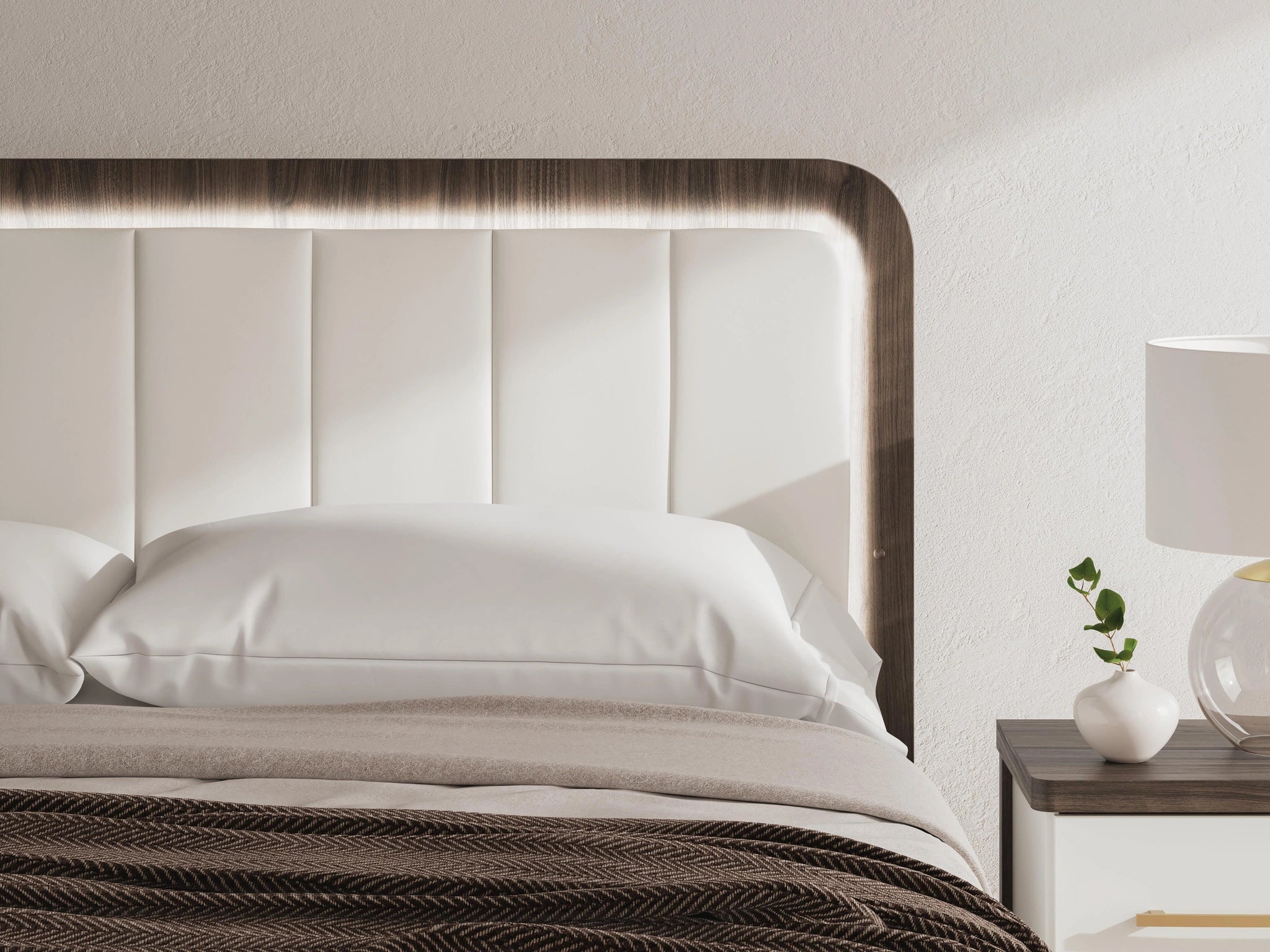 Kendanport Upholstered Bed