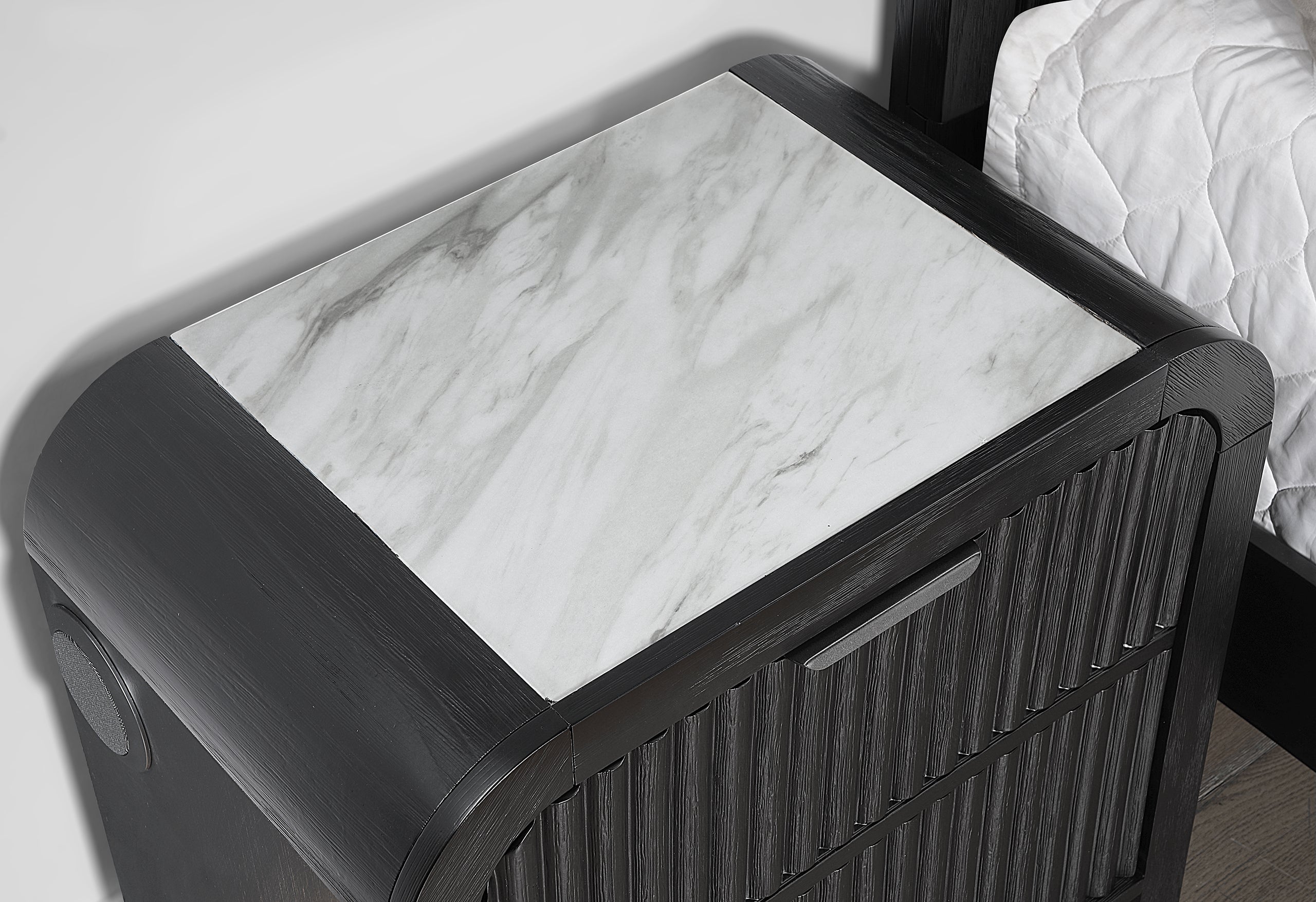 BECKETT WHT/BLK QUEEN BED GROUP