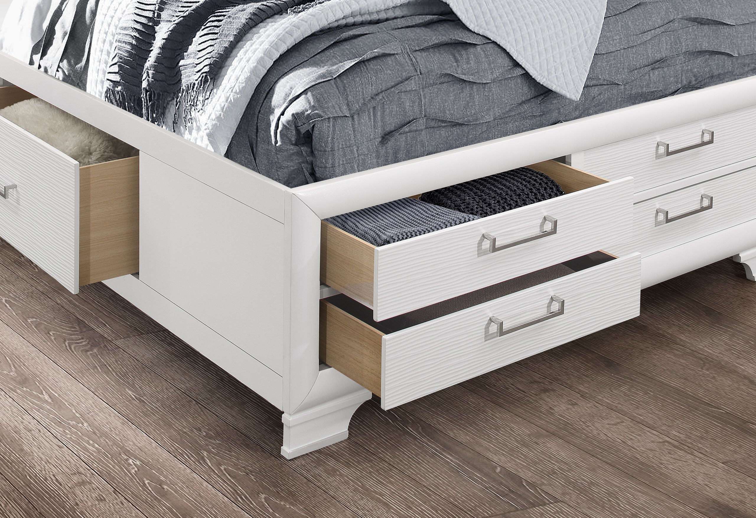 JORDYN WHITE KING BED GROUP