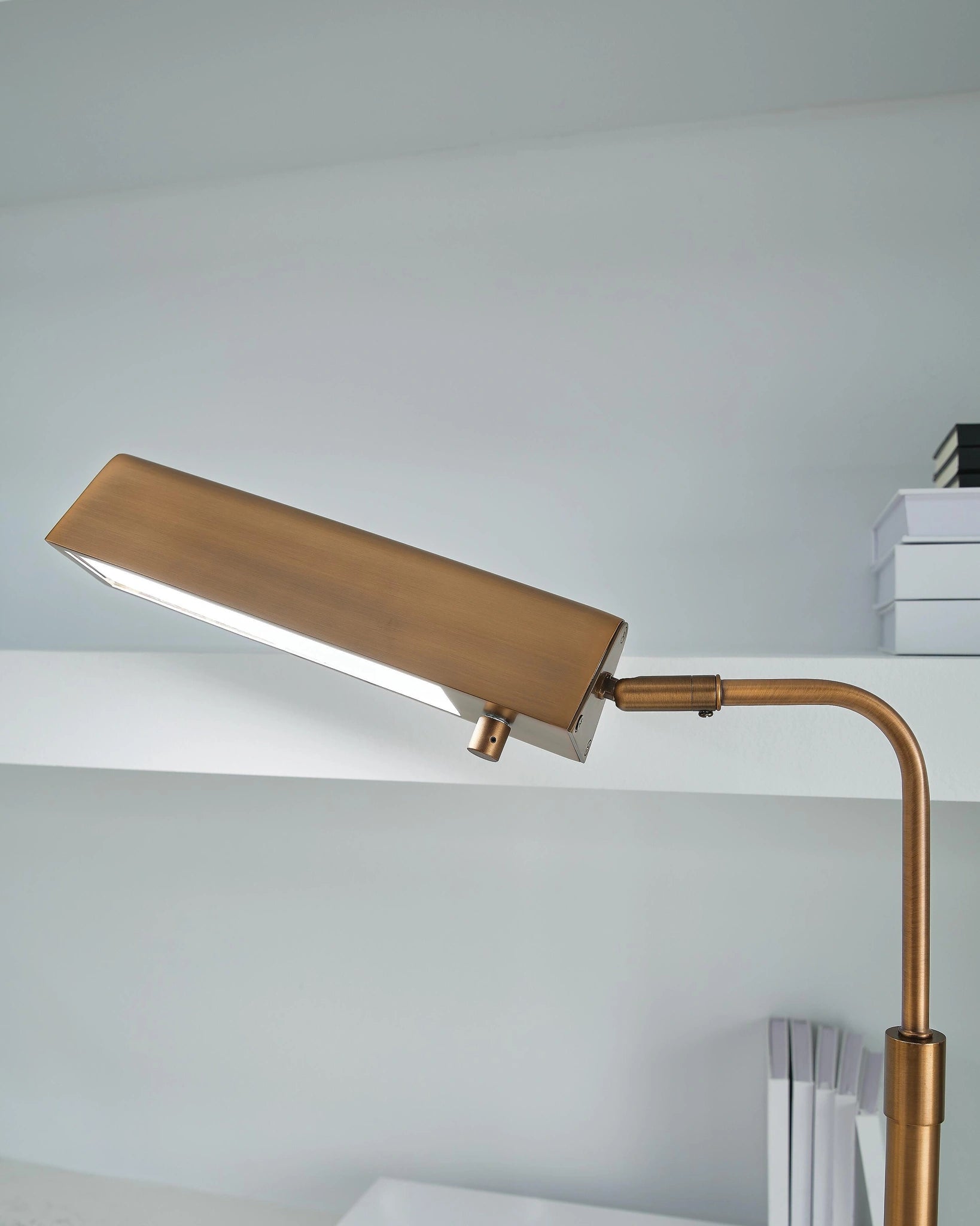 Yafe Desk Lamp