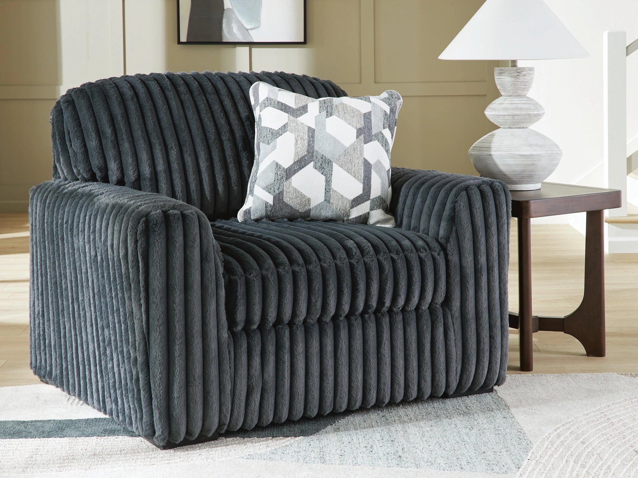 Midnight-Madness Oversized Chair