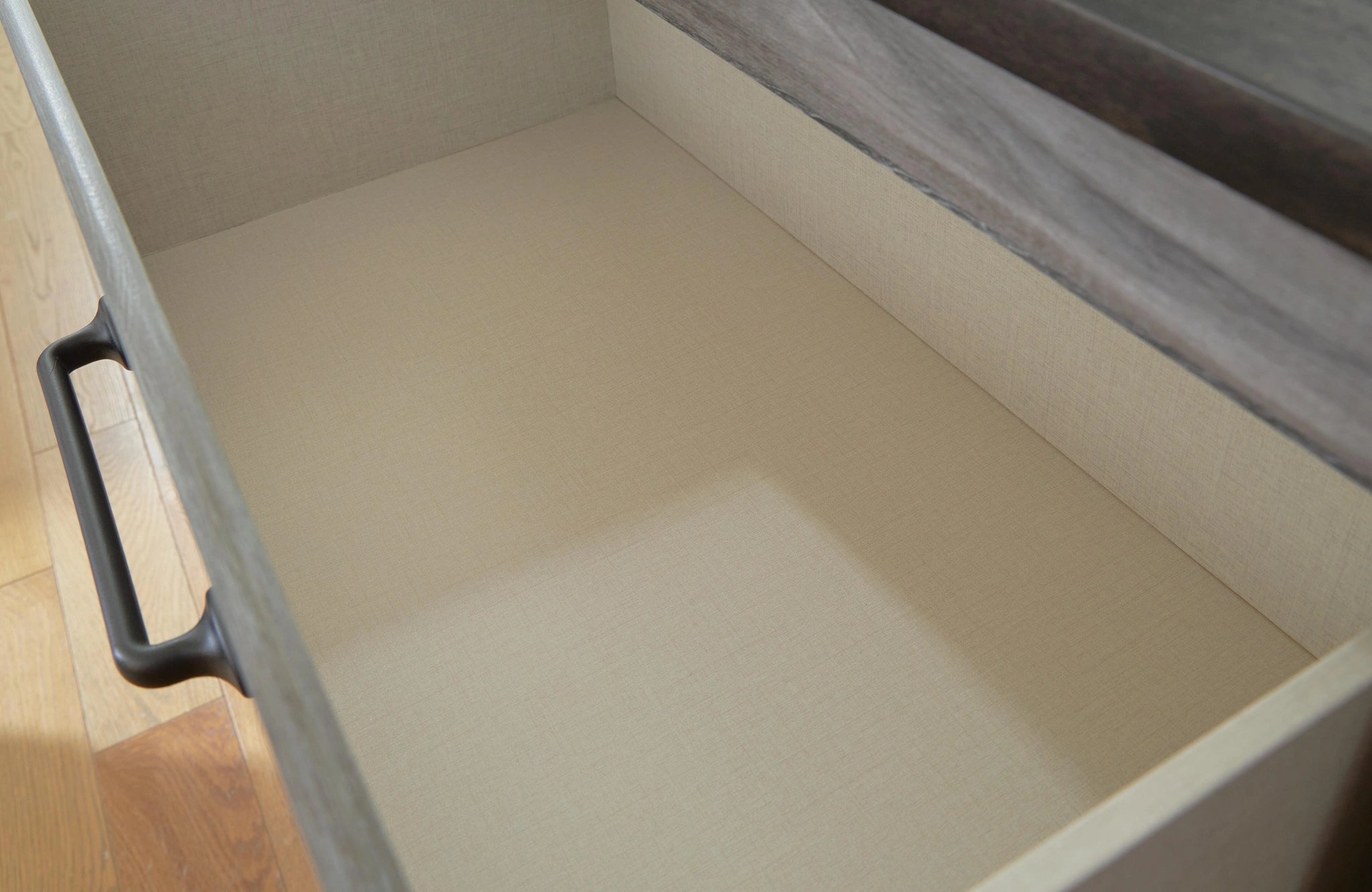 Bronyan Dresser