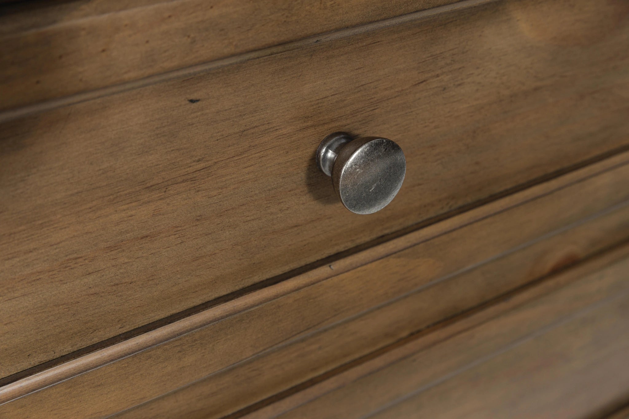 Feddinger Chest of Drawers