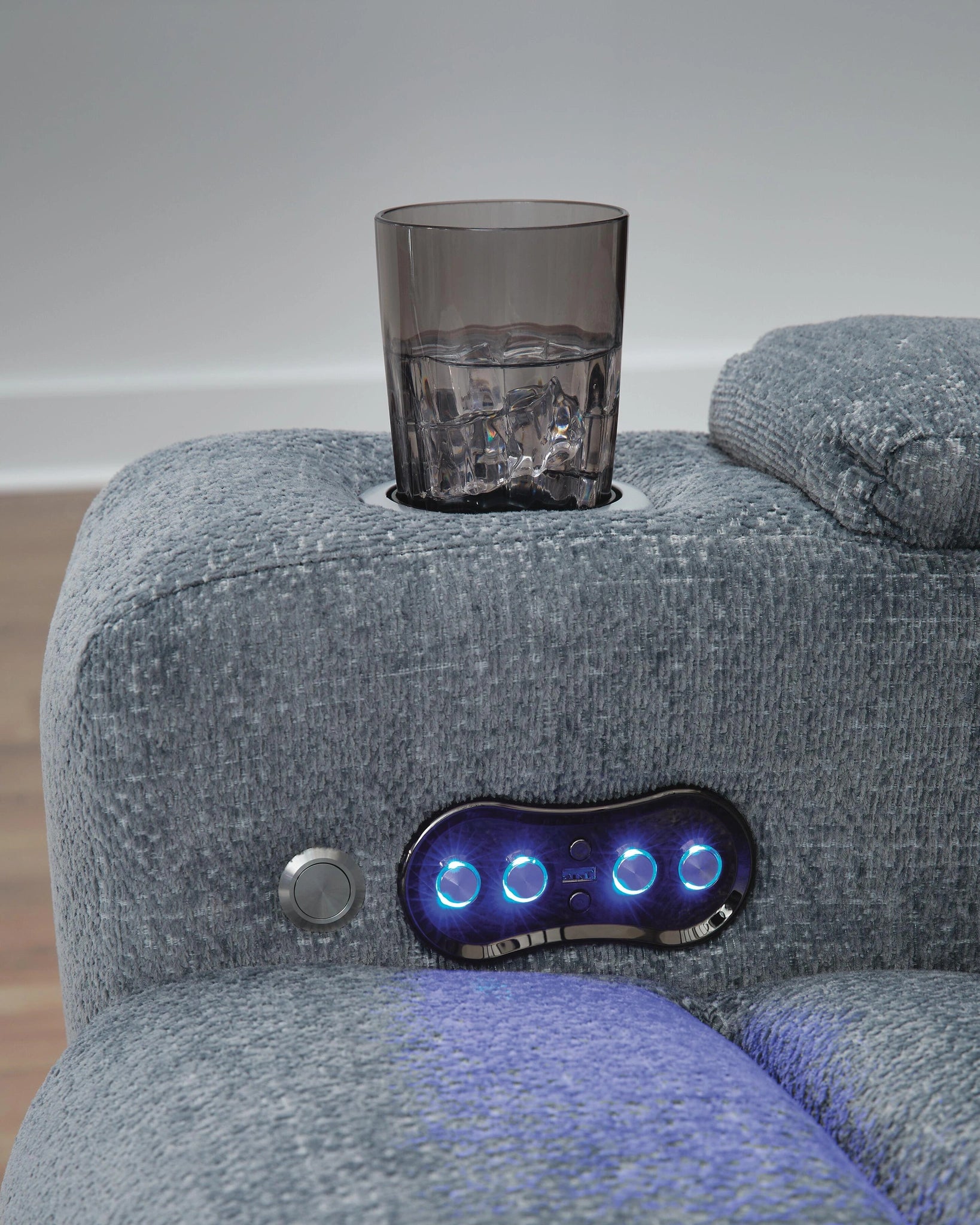 Studio Cave Power Recliner