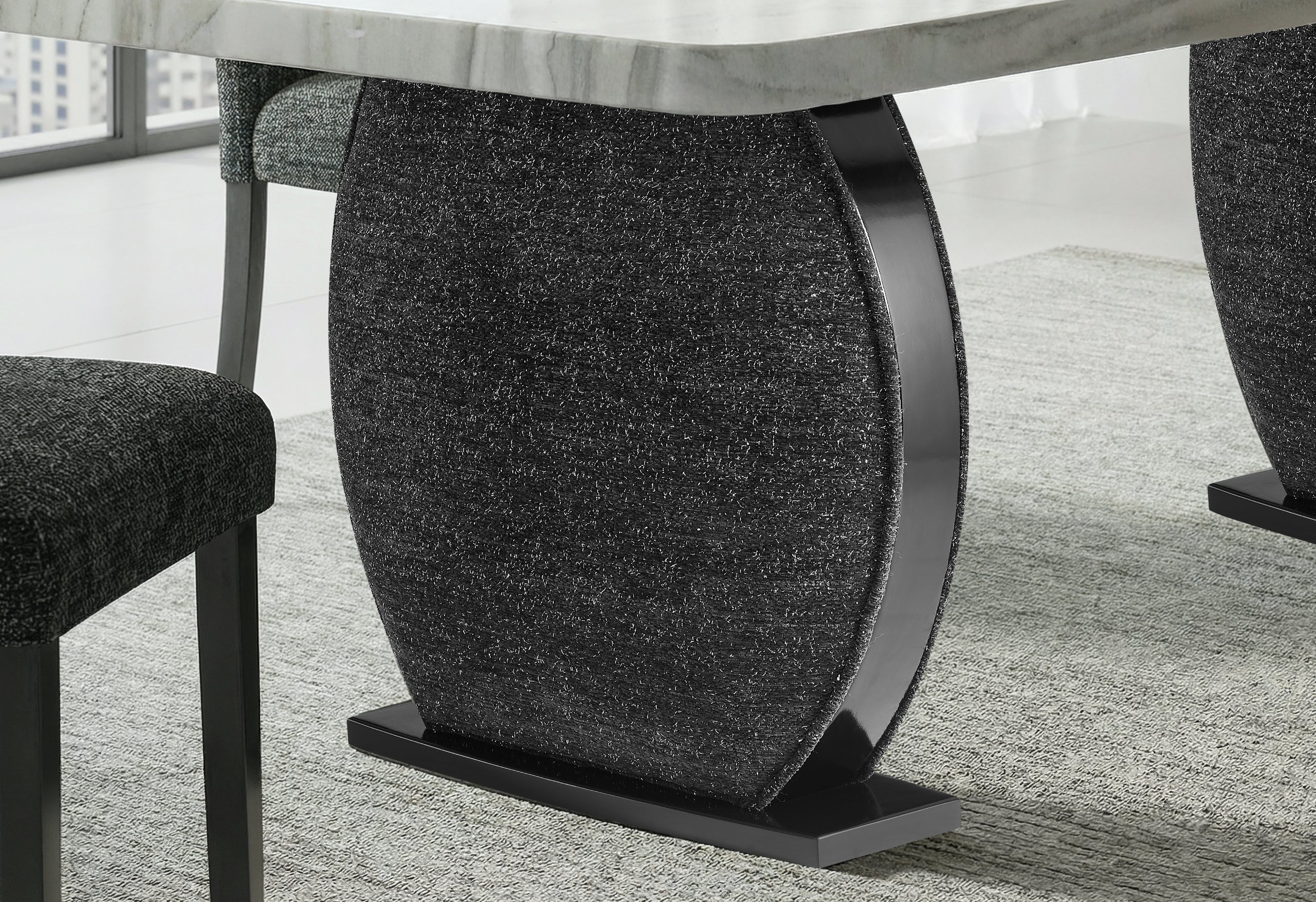 D2502 DINING TABLE